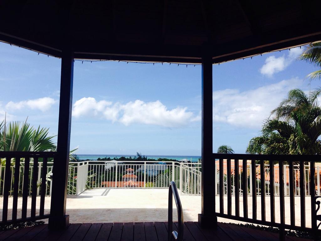 Hotel La Vista Azul Turtle Cove Exterior photo